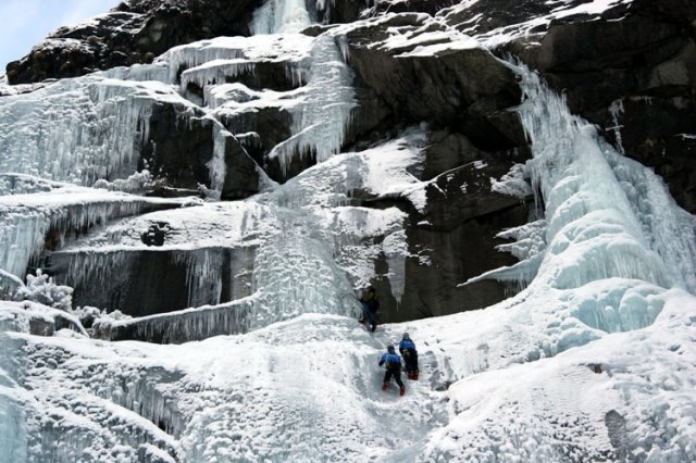 Arrampicata sulle cascate Nardis